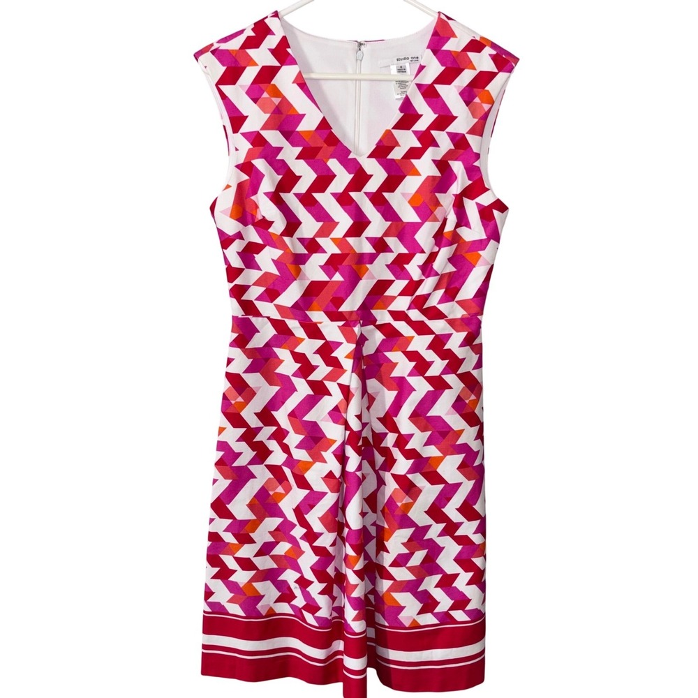 NWT Studio One Womens Size 4 Pink Red Pleated Geometric Sheath Dress‎ Mod Retro